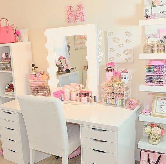 Vintage Vanity History How It Became The Modern Makeup Table - Vanity Decor Ideas For Bedroom